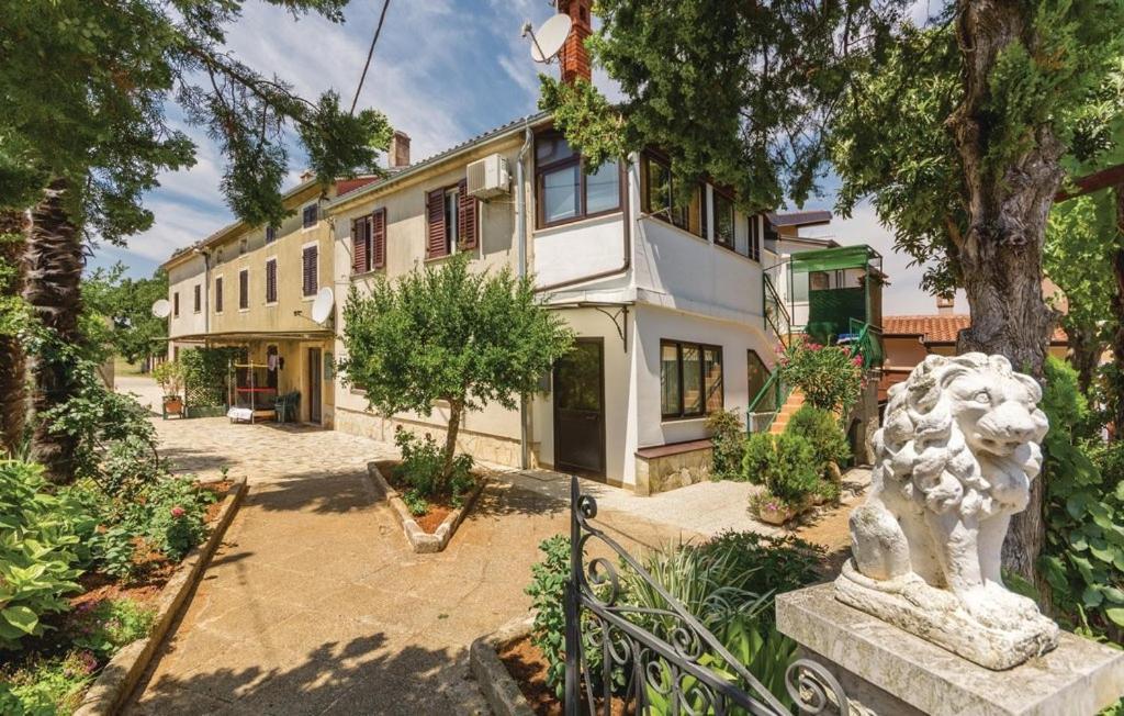 With A Parking Space Novigrad - 14408 Apartment